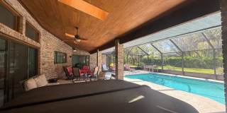 Beautiful 3 bedroom 2.5 bathroom pool home Gallery 32