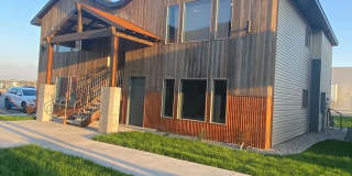 Furnished Condo Close to Compus Gallery 1
