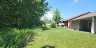Three bedroom two bath w/ triple garage Gallery 16