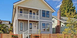 Spacious 5BR 3.5BA Home in Ravenna – Garage, Fenced Yard, A/C Gallery 1