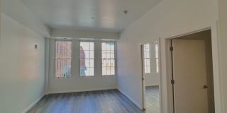 725 W Pratt Gallery 85