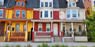 Spacious 2 bedroom 1.5 bathroom Victorian Style Apartment in Lancaster City with Bonus Room! Gallery 1