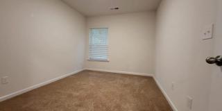 Room in 3 Bedroom Home at Guildford Hill Ln Gallery 14