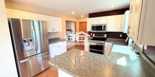 330 NE Cardinal Ln Gallery 1