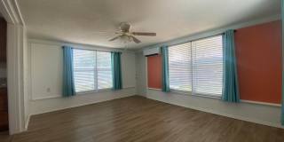 2/1.5 Beachside Bungalow Gallery 8