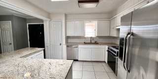 Amazing 4/2.5 in Prime Location! Minutes from Texas Tech and Hospitals! Gallery 14