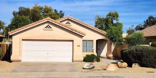 Charming 2 Bedroom Home with Den in Prime Location! Charming 2 Bedroom Home with Den in Prime Location! Gallery 1