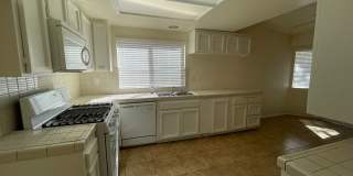 Hesperia-Refurbished- 3 Bedrooms, 2 Bathrooms + Den or Office, Large Property Gallery 14