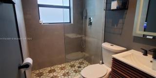 740 SW 9th St Gallery 10