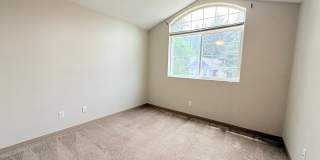 Spacious 3 Bedroom Townhome with Huge Bonus Room! Gallery 21