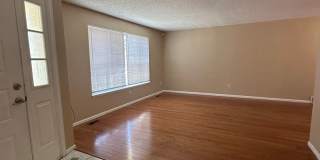 5 bedroom 3 bathroom Sinlge Family House in Aurora Gallery 6