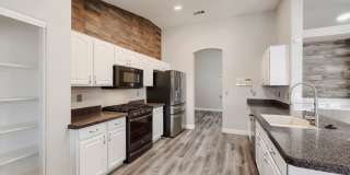 Spacious 5 Bedroom Home with Pool! Gallery 5