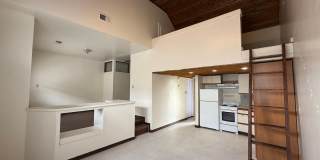Cozy Efficiency with private backyard Gallery 9