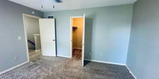 {1423} Updated Townhome + Two Car Garage + Fenced Yard + Lawncare Included Gallery 8