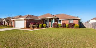 Splash in with a 4/2 pool home in Holly-Cliff Estates! Gallery 1