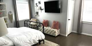 315 Ludlow Avenue Gallery 17