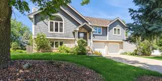 Desirable Clive Home with Easy Metro Access Gallery 1