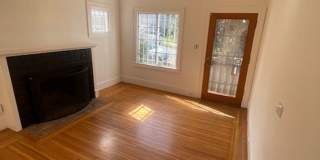 Great House in Oakland with a yard! 2 Beds, 1 Bath Gallery 14