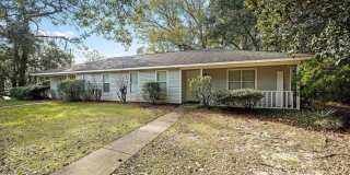 620 S Oak Street Gallery 1