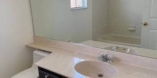 5 bedroom, 3.5 bath Pool Home Gallery 28