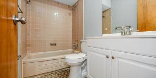 2512 Grosvenor Drive Gallery 10