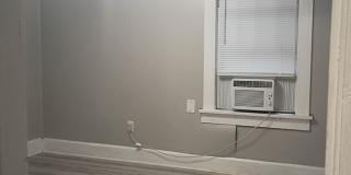 For Rent: 2401 S Mulberry St. Cozy 2 Bedroom 1 Bath, New Flooring! Bonus Room! Gallery 7