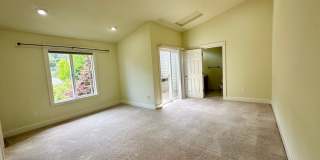 Spacious and bright 2 bed 2.5 bath Townhouse Gallery 11
