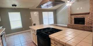 Beautiful Southside 3BR Home | Vaulted Ceilings | Fireplace | Refrigerator Included | Covered Patio Gallery 8