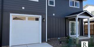 Gorgeous 3 Bed / 2.5 Bath Townhome in the heart of Talent, OR Gallery 25