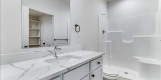 Beautiful Three Bedroom, Two Bathroom Gallery 12