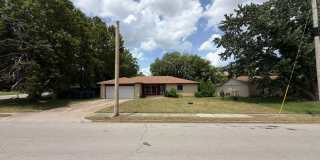 Charming 3 bedroom, 2 bathroom, 1 office/den. Gallery 1