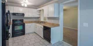 Sensational Three Bedroom Home Located in the Earlewood Community! Gallery 8
