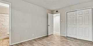 11524 MEADOWBROOK Drive Gallery 27