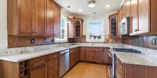 1 Month's Free Rent - 5 Bedroom Home Between 12 South and Oak Hill Gallery 9