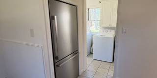 Charming 3-Bedroom Home with Spacious Backyard – Prime Location Gallery 18