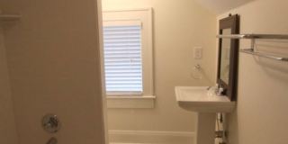 Historic 2 BR Bulgalow with Loft Gallery 23