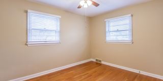 Lovely Large 3 Bedroom 1 1/2  Bath Ranch Style Home Gallery 11