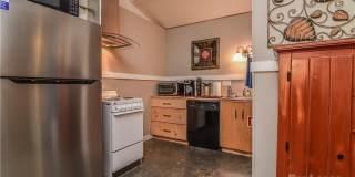 543 College Street Gallery 11