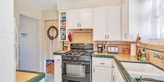 Charming Cottage in College East - Available Beginning of July 2026 Gallery 15