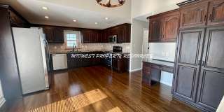 Ranch in Lee's Summit For Lease - Crisp, Clean and New! Gallery 5