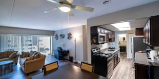 Laurel Village Apartments Gallery 32