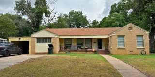 Spacious Family Home in Premier Wichita Falls Neighborhood Gallery 1