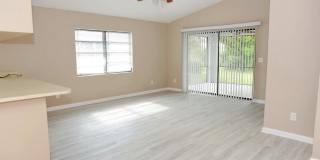 3 Bedroom Single Family Home w/ Garage - Annual Rental in Naples Park! Gallery 8