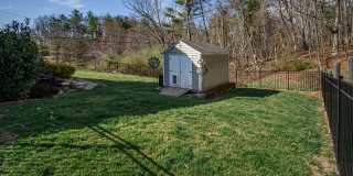 Spacious Home with Hot Tub, Fenced Yard and Solar Power Gallery 7