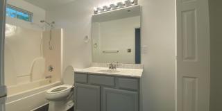 Room in 3 Bedroom Home at Tennyson Dr Gallery 23