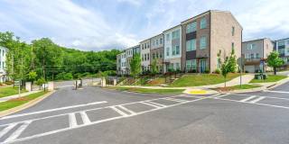BRAND NEW Townhome located in Westside Bend! MUST SEE! Gallery 33
