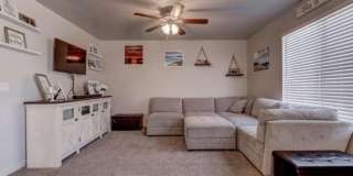 Pet Friendly: 3 Bedroom Fossil Hills Townhome With 2 Car Garage Gallery 1