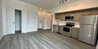 725 W Pratt Gallery 13