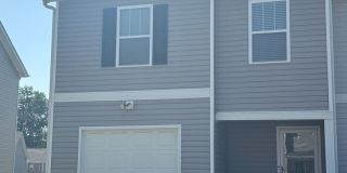 End unit with fenced in back yard Gallery 1