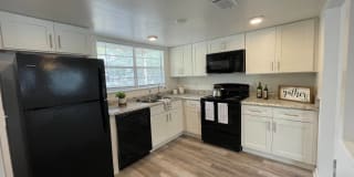 Riviera Park Apartments & Townhomes Gallery 8